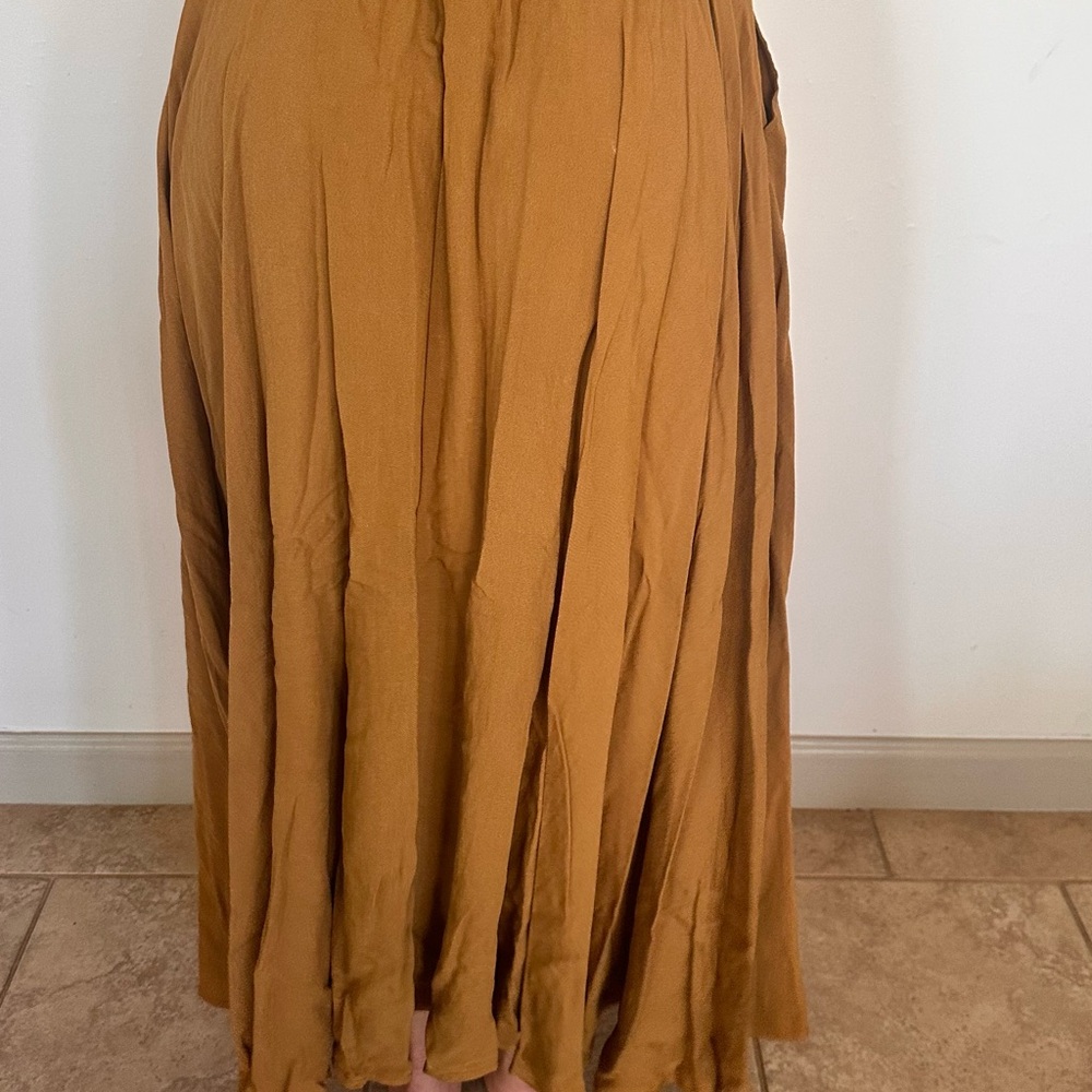 Women's Tan Skirt